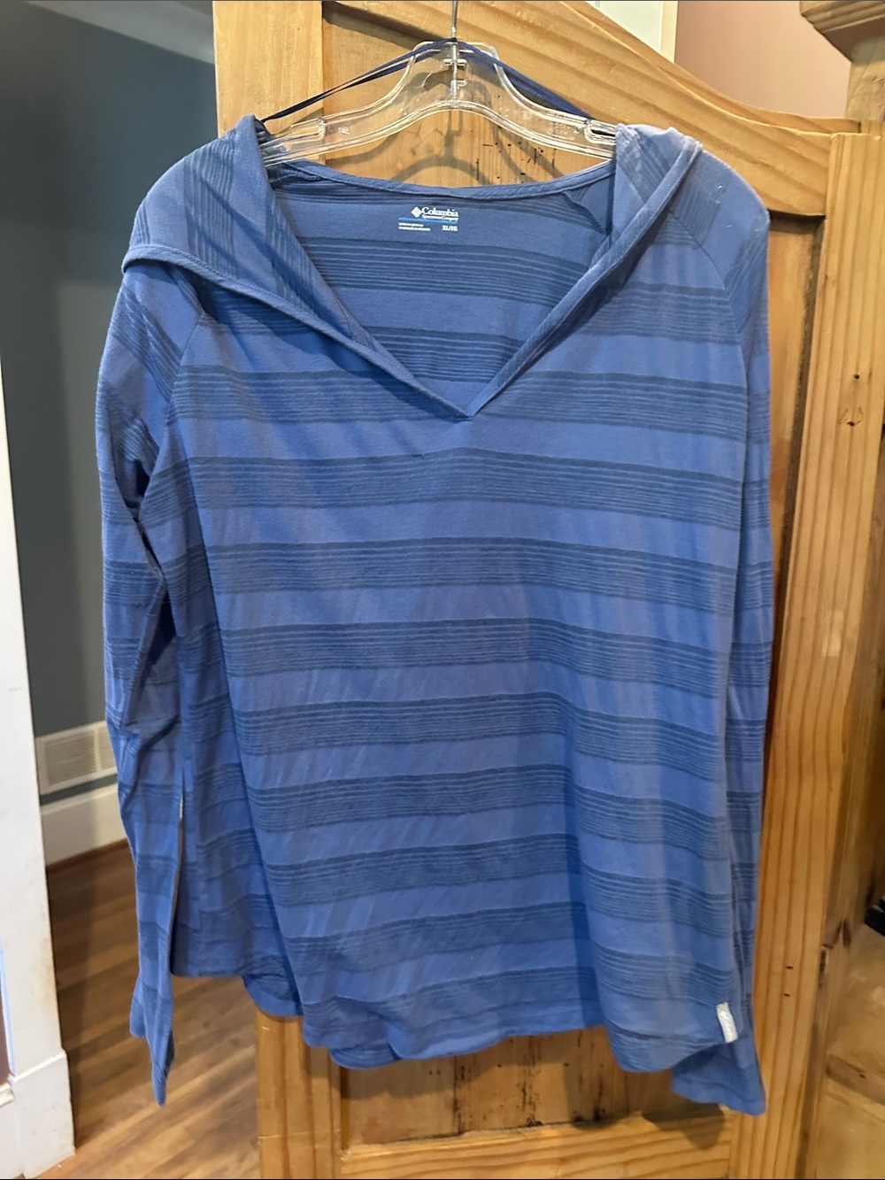 Columbia Navy and Dark Blue Striped Shirt - Hooded XL